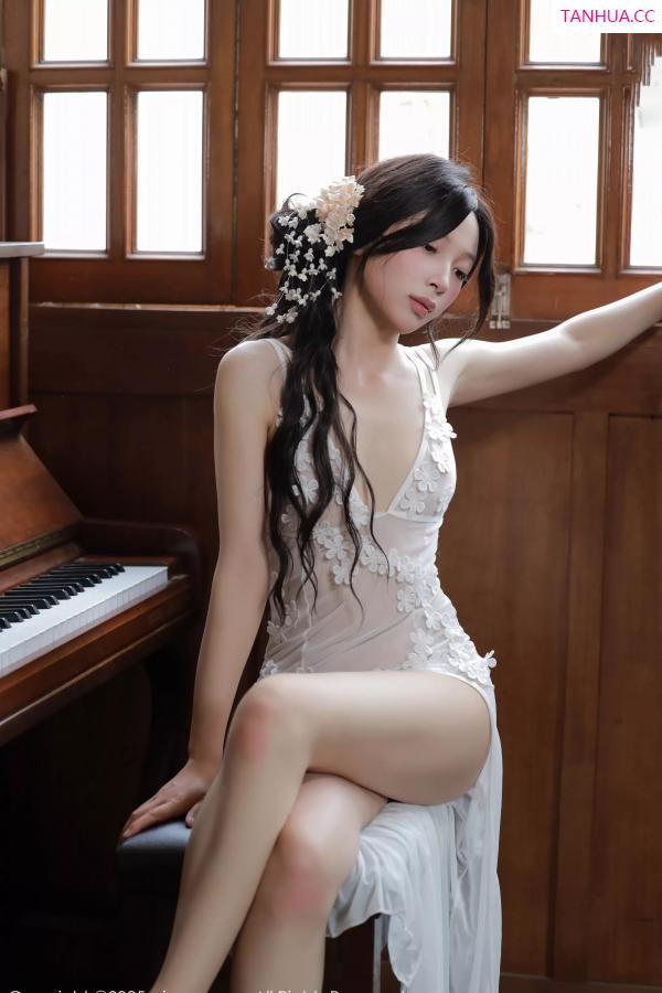   [XiuRen]高清写真图 2025.04.25 No.10198 橙子酱Lillian 白色蕾丝第2张图片